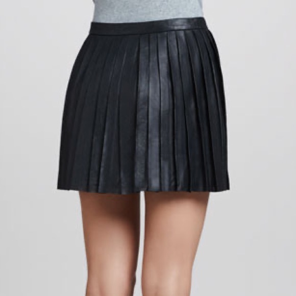 Theory Caon Perforated Pleated Leather Mini Skirt - Picture 5 of 12